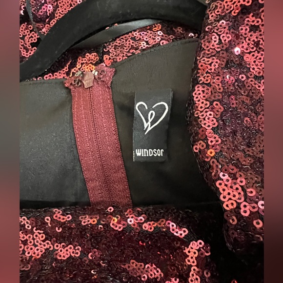 Deep Red Sequin Gown, Long-sleeved, size 6 - Picture 5 of 5